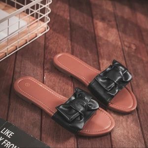 *2/$15* NWOT Bow Slides